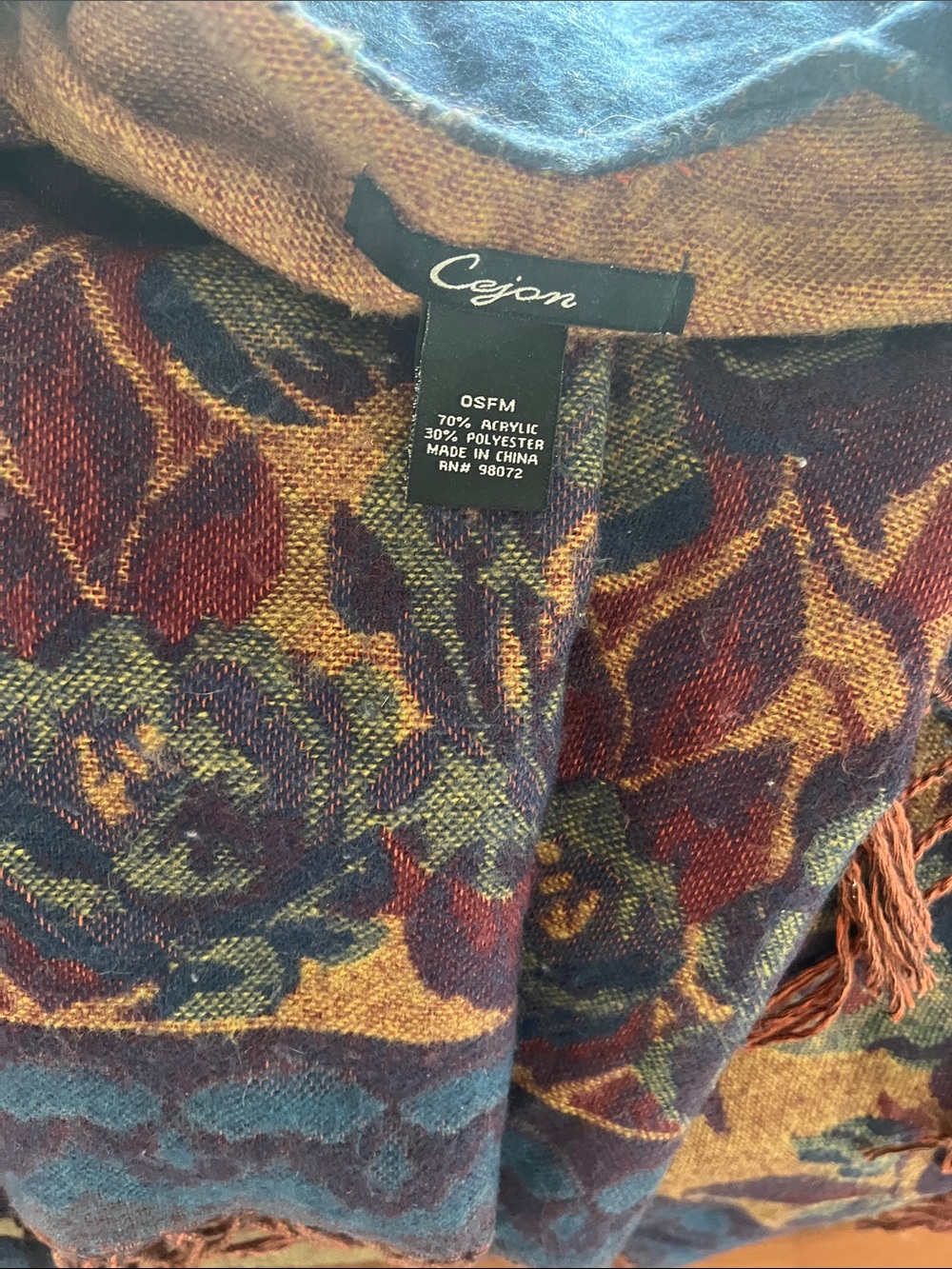 STUNNING vintage cape/ scarf resealable with tassels - Picture 6 of 6